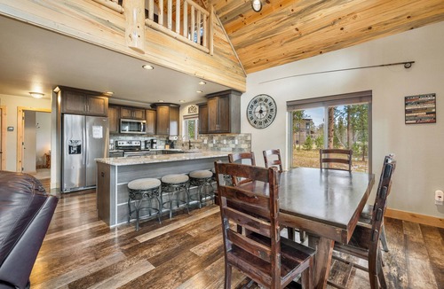 Deadwood Cabin | Spacious 5BR w/Large Covered Deck, and Hot Tub Minutes to Deadwood!