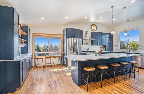 Park Vista House | 🏡Spacious 6-bedroom retreat sleeping up to 23, perfect for groups and family getaways. Enjoy a private hot tub, sauna, pool table, and cozy outdoor firepit—plus a backyard playset for kids to make unforgettable memories.