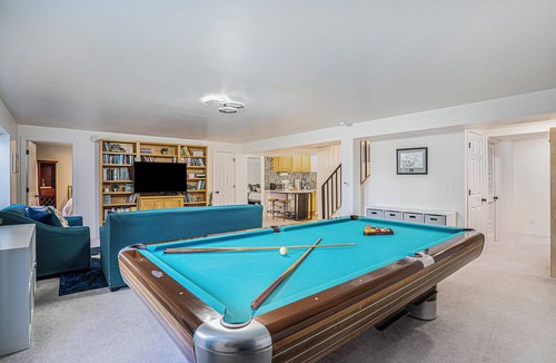 Park Vista House | 🏡Spacious 6-bedroom retreat sleeping up to 23, perfect for groups and family getaways. Enjoy a private hot tub, sauna, pool table, and cozy outdoor firepit—plus a backyard playset for kids to make unforgettable memories.