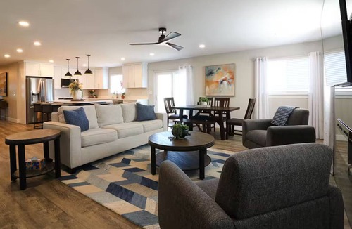 Castle Rock House | Spacious 6-bedroom house in pleasant Castle Rock with AC