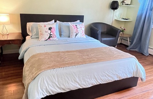 Middletown Apartment | Spacious, comfortable rooms near beach & Newport