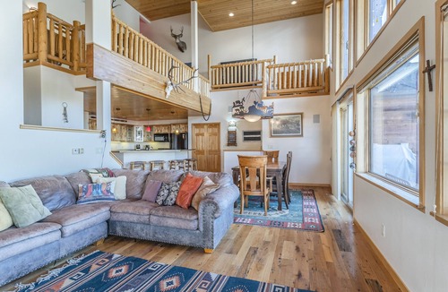 Old Town Condo | Spacious condo close to WP Ski Resort w/shared hot tub & evaporative cooler
