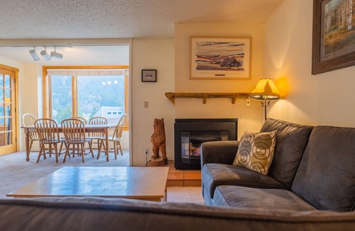 Copper Mountain Village Condo | Spacious Condo, Short Walk to Lifts. SH301