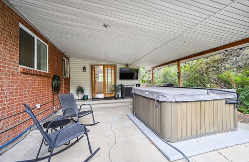 Littleton House | Spacious Cozy Family Home w/Hot Tub, Private Yard, Fire Pit
