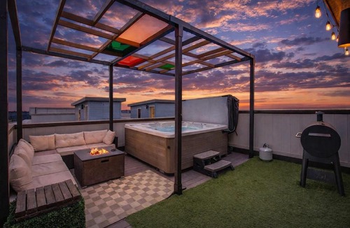 West Colfax Apartment | Spacious Denver Home with Private Rooftop Spa