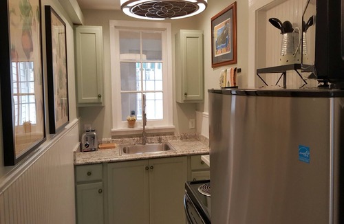 East of Broadway Cabin | Spacious Downtown Cottage with Roof-Top Patio
