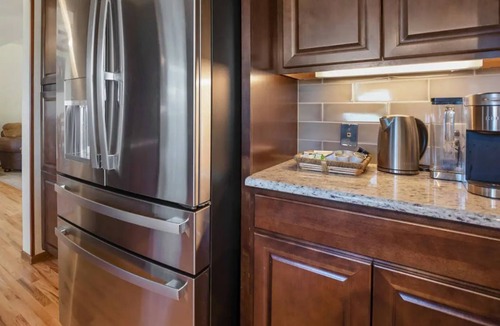 Mountain Shadows House | Spacious Family Retreat near USAFA & main attractions*HotTub*Gaming*Slps 14*WiFi