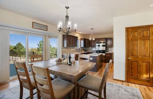 Mountain Shadows House | Spacious Family Retreat near USAFA & main attractions*HotTub*Gaming*Slps 14*WiFi
