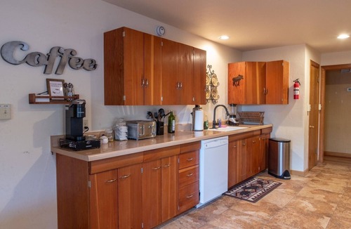 South Fork Cabin | Spacious Family Friendly Cozy Cabin