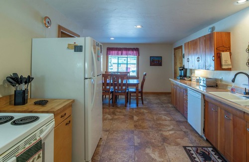 South Fork Cabin | Spacious Family Friendly Cozy Cabin