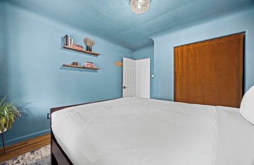 Washington Virginia Vale House | Spacious Home for 7 with BBQ and Fenced Yard