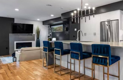 Highland House | Spacious LoHi Home With Denver Skyline Rooftop Views