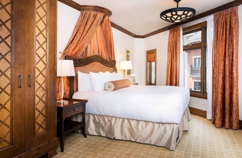 Vail Cabin | Spacious Luxury Suite | Rooftop Hot Tubs & Pool