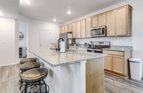 Aurora Cottage | Spacious & Modern! New Home Near Gaylord Rockies