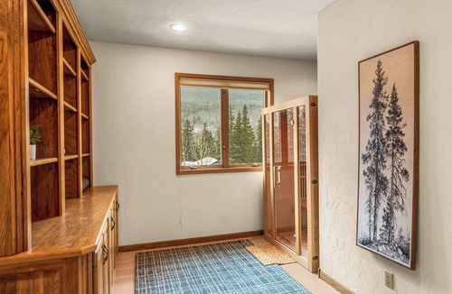 Blue River House | Spacious Mountain Home - 9 min to Downtown Breck