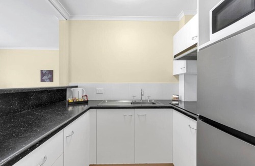 Mount Ommaney Bed & Breakfast | Spacious Room with Kitchen,WiFi, Easy Access 2 CBD