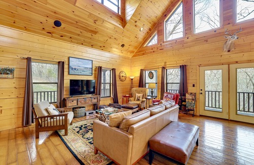 Maysville Cabin | Spacious & Secluded Cabin: 25 Mi to Bentonville!