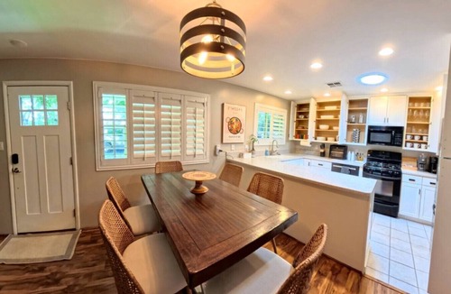 Almont House | St. George Digital Nomad Base w/Putting Green, Gym, Game Room & Outdoor Cinema