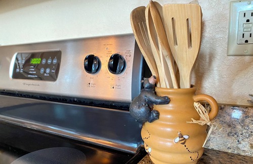 Valley of the Sun Cabin | Starlink & Panoramic Views at 11,362 Ft - Pet-Friendly, Fire Pit