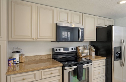 Applewood Villages House | Stay Golden! ☀Family Retreat☀ New Hot Tub! + Sleeps 12