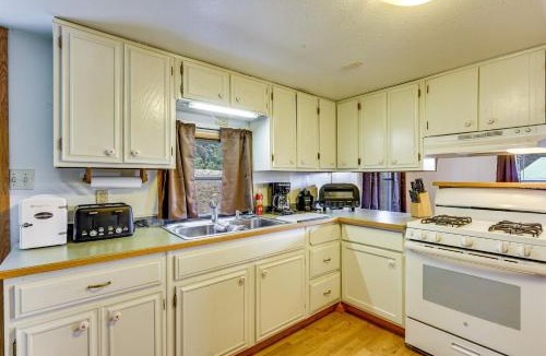 Rye House | Steps to Lake Isabel & Trails! Mtn-View Hideaway