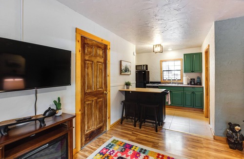 Red River House | Steps to Main Street! Cozy Red River Getaway