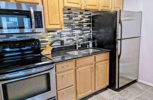 Downtown Denver Condo | STUDIO 13: LARGE BALCONY, CITY VIEWS, GYM, POOL, NEAR ATTRACTIONS, SPORTS VENUES