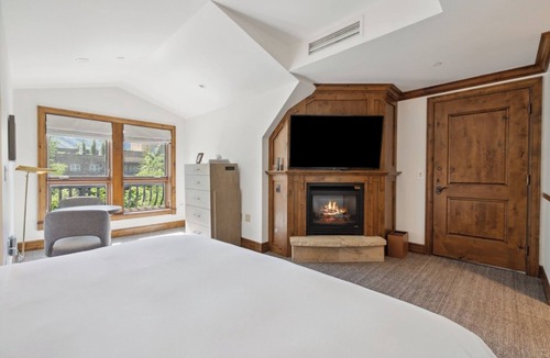 Downtown Resort | Studio Amenities, Hot Tub, Fire Pit, Aspen Core!