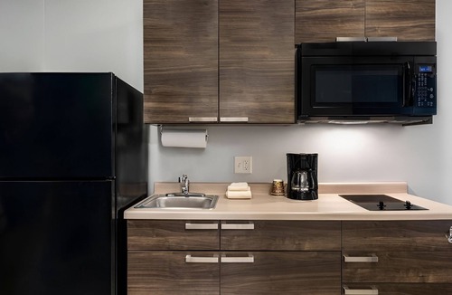Nampa Hotel | Studio with Kitchen Perfect for Concert-Goers – 2 Min Walk to Ford Idaho Center