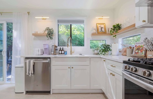 Wallingford House | Stunning 4BR Modern Gem: Near UW and Green Lake!