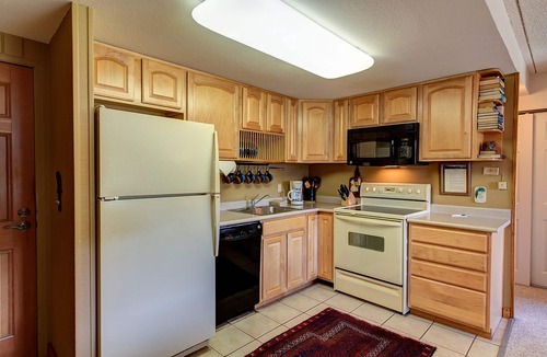 Peak 9 Condo | Stunning Breckenridge Views, Downtown & Ski-In/Out Condo, Hot Tub!