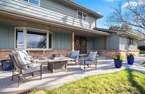 Littleton House | Stunning Family Home —Mountain & Golf Course Views