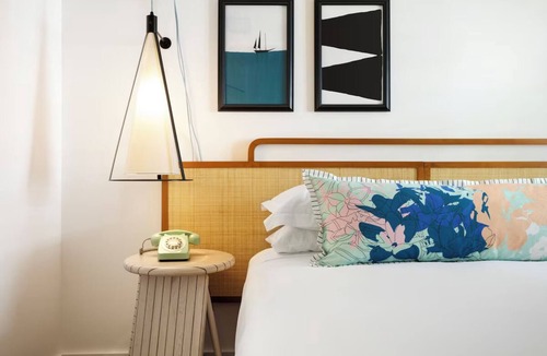 Historic Seaport Hotel | Stunning Key West Stay Perfect for a Romantic Escape! Pool, Free Breakfast