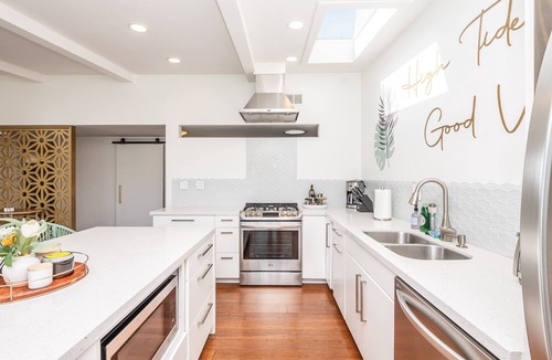 Vista House | Stunning Oasis Retreat: Mini Golf, Pool, SPA with views!