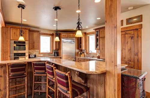 Warrior's Mark West Ski Chalet | Stunning Ski In/Out Peak 9 Chalet w/Hot Tub, Shuttle & Mtn Views. Sleeps 16.