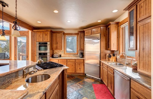 Warrior's Mark West Ski Chalet | Stunning Ski In/Out Peak 9 Chalet w/Hot Tub, Shuttle & Mtn Views. Sleeps 16.