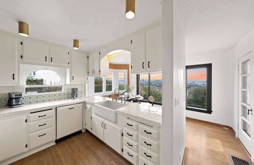 Roseville - Fleet Ridge House | Stunning Views Hilltop Mansion Hot Tub Game Room!
