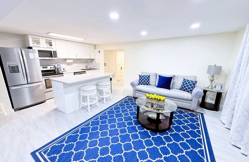 Dupont Apartment | Stylish 1-bedroom, 1-bathroom, perfect for up to 4 guests,Fully equipped kitchen