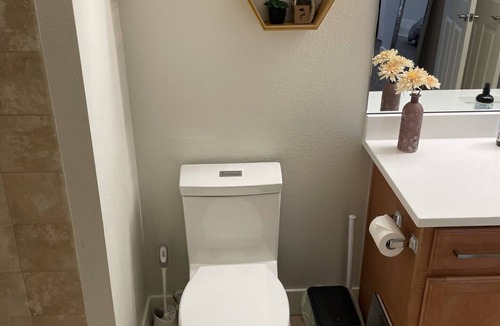 Arvada Condo | Stylish 1B/1B condo with amenities in heart of Olde Town Aravada