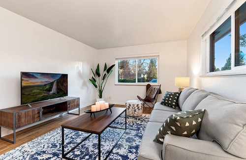 University Acres Condo | Stylish Getaway w/Designer Touches - Free Bikes