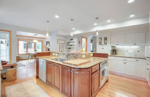 North Boulder House | Stylish North Boulder Home Hot Tub + Barrel Sauna