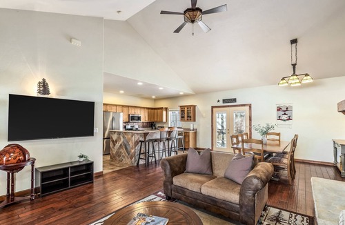 Gypsum House | Summer Gypsum Retreat – 3BR Home Near Trails & Golf