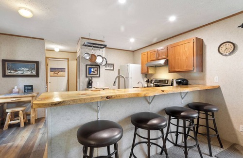 Cripple Creek Cabin | Summer Retreat-Private, Romantic, Dog-friendly, NEW Hot Tub, Hiking, Sunsets.