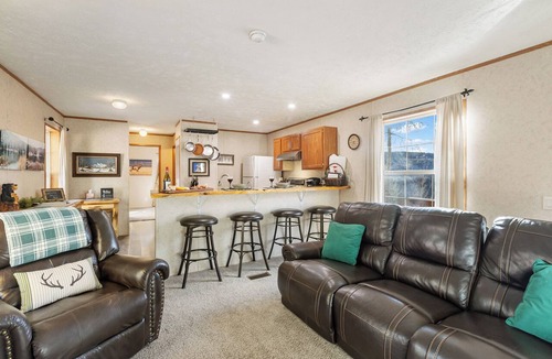 Cripple Creek Cabin | Summer Retreat-Private, Romantic, Dog-friendly, NEW Hot Tub, Hiking, Sunsets.