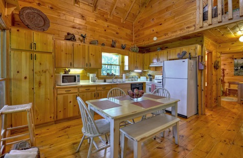 Blue Ridge Cabin | Summer Sale-5 Star-Incredible Views-Hot Tub-Love Pups-15 min to Blue Ridge-Clean