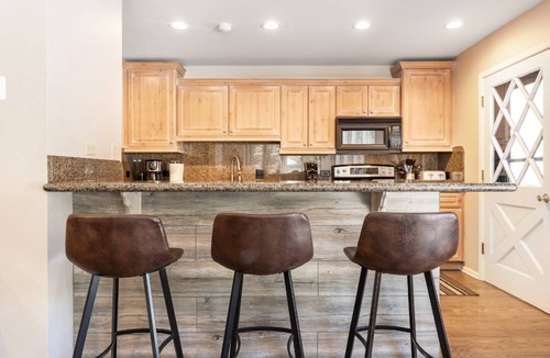 Vail House | *Summer Sale* Right on Fairway, Private Hot Tub & Sauna, Minutes From Vail Village/Golden Peak