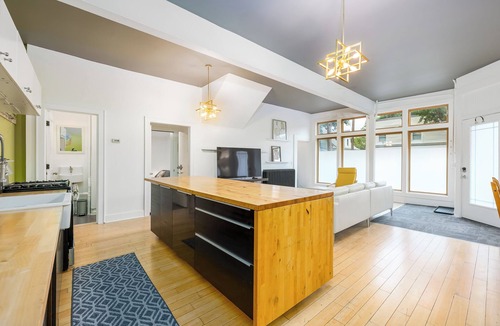 Macalester - Groveland House | Sunny 16BD BIG Group Retreat~Arcade~Sauna~Theater!