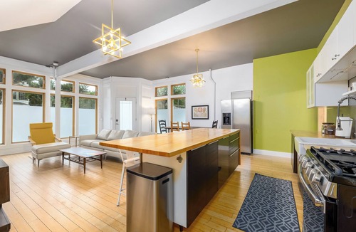 Macalester - Groveland House | Sunny 16BD BIG Group Retreat~Arcade~Sauna~Theater!