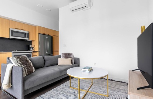 Broadway Apartment | Sunny Capitol Hill 1BR w/W/D, Rooftop, Lounge, near park, by Blueground