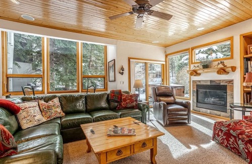 Vail House | Sunny House on Gore Creek w Hot Tub